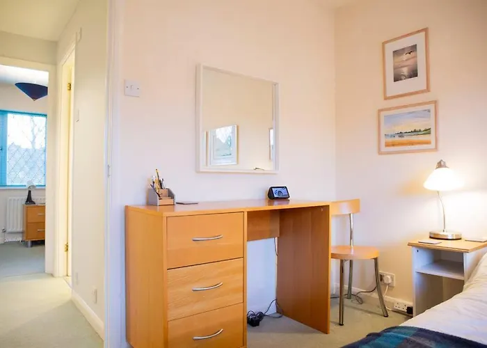 Reeve House - 2-Bed - Free Parking & Wi-Fi