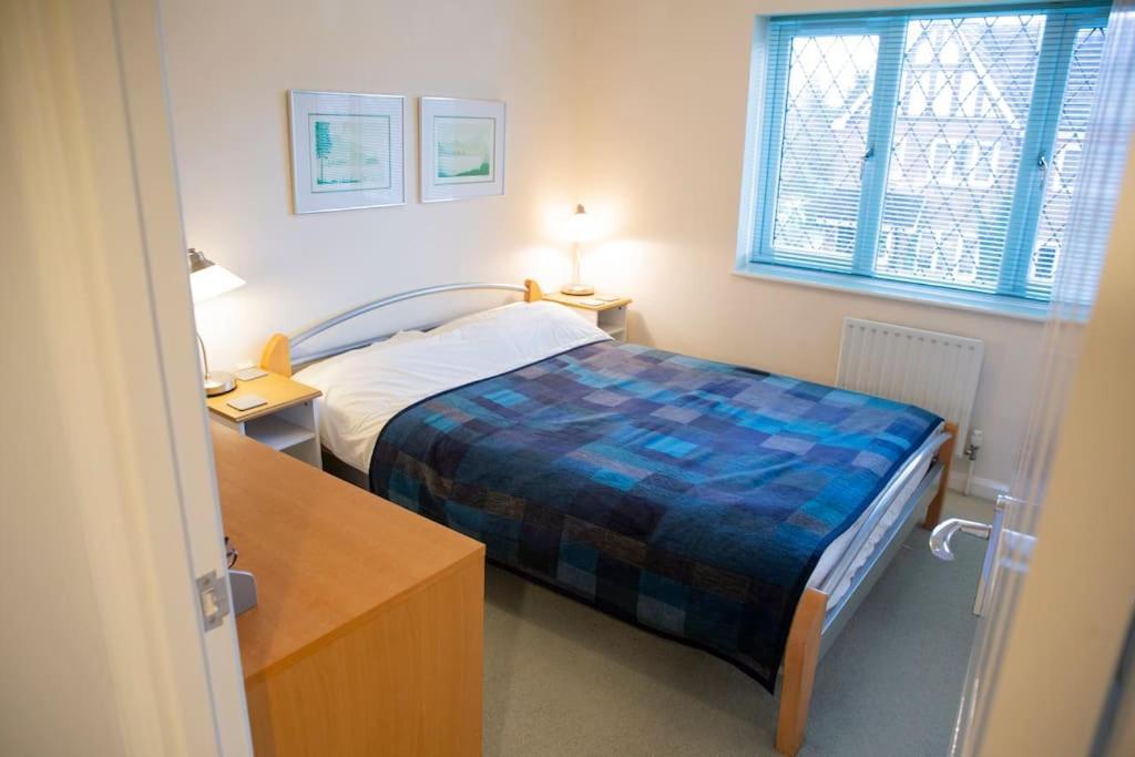 Reeve House - 2-bed - Free Parking & Wi-fi Vakantiehuis *