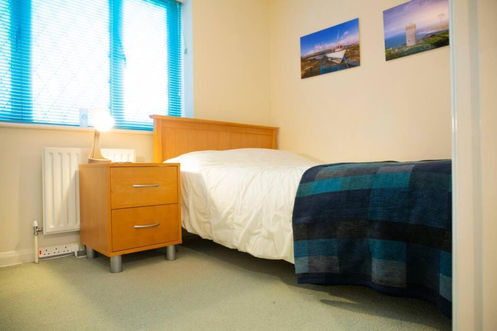 Reeve House - 2-bed - Free Parking & Wi-fi Holiday home *