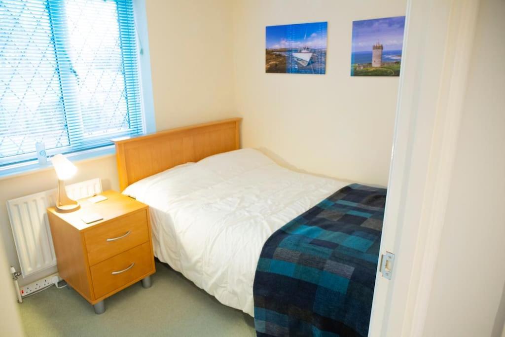 Reeve House - 2-bed - Free Parking & Wi-fi Holiday home