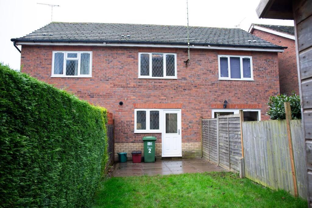 Reeve House - 2-bed - Free Parking & Wi-fi Holiday home Kenilworth